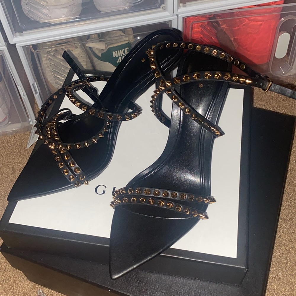 Sandals - Picture 2 of 5